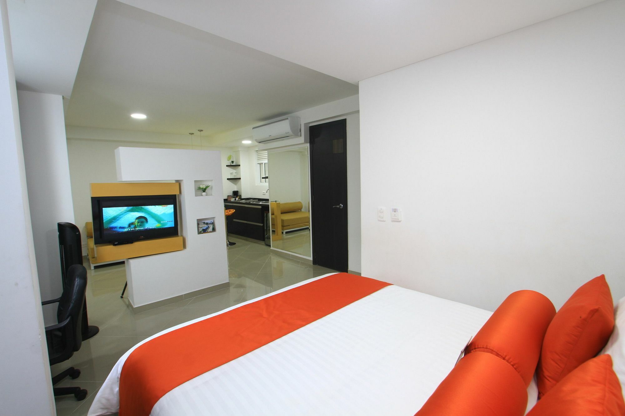 Hotel Piaro In Suites Кали Экстерьер фото