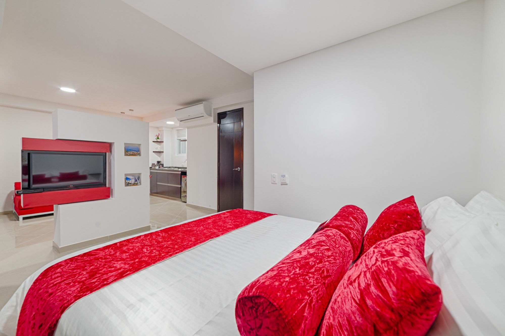 Hotel Piaro In Suites Кали Экстерьер фото